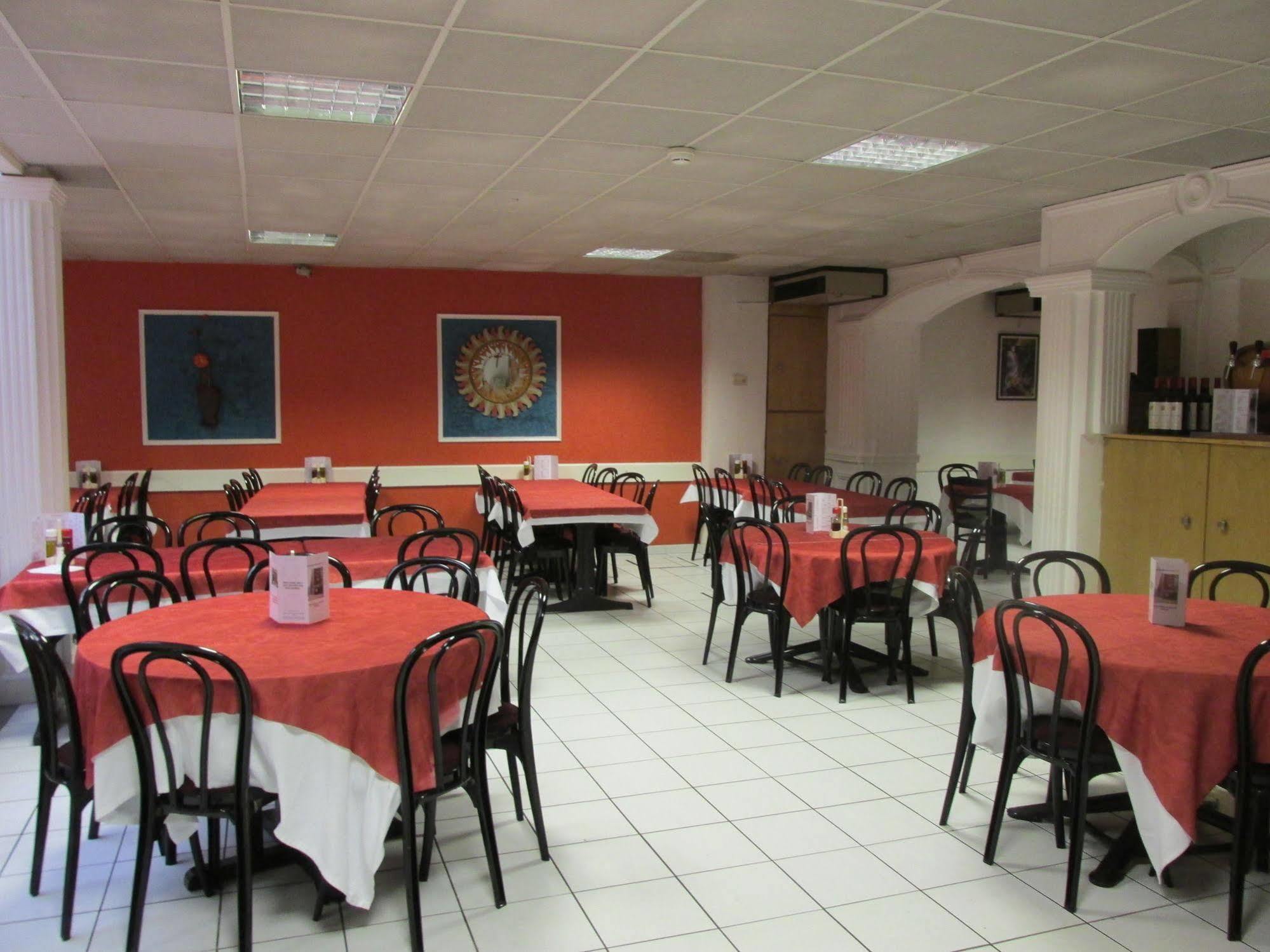 Hôtel Estival Arriel Lourdes Extérieur photo